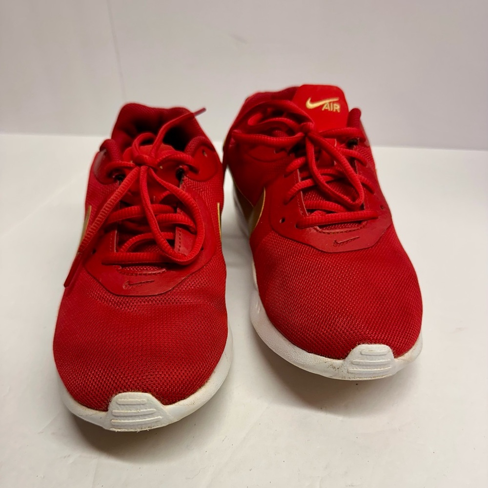 Nike WMNS AIR MAX‎ OKETO 'UNIVERSITY RED METALLIC GOLD' size 9